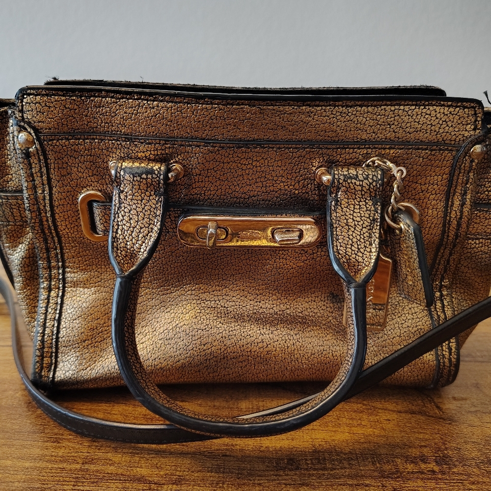 Coach Swagger 20 handbag in metallic bronze grained leather Mini